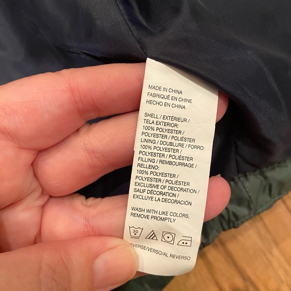 Men’s IZOD Colorblock Puffer Vest - Picture 5 of 6